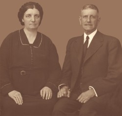 DIAMANTIS J. PATERAS AND HIS WIFE KALLIOPI, NΈE LYRAS