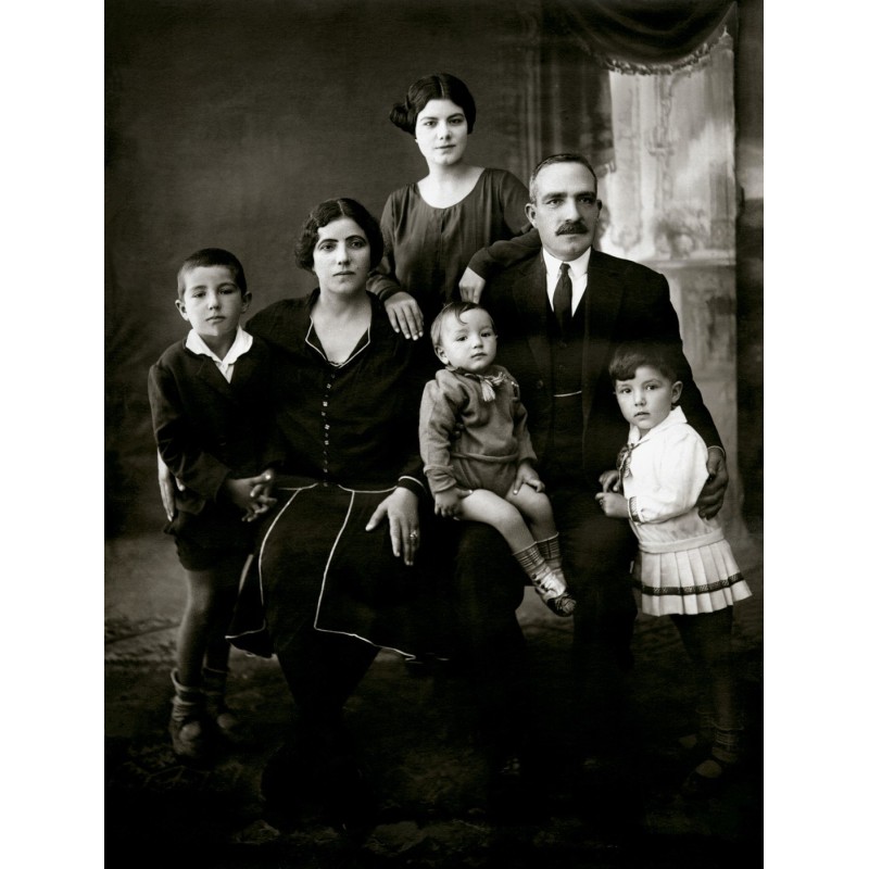 Dimitrios A. Lemos with his wife Kalliopi and their children