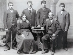 The family of Marcos Lemos.